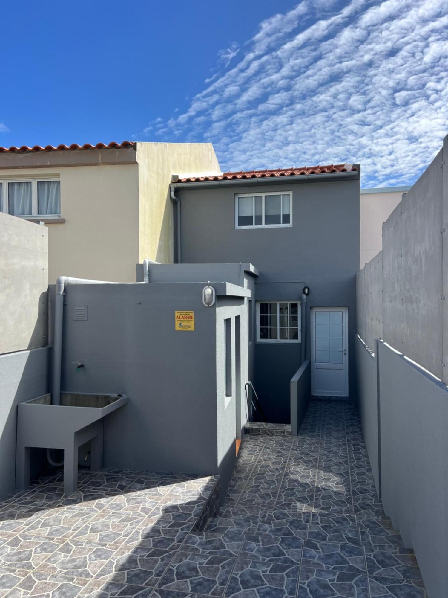 Casa A 2 Minutos A Pe De Piscina Natural Ponta Delgada Eksteriør billede