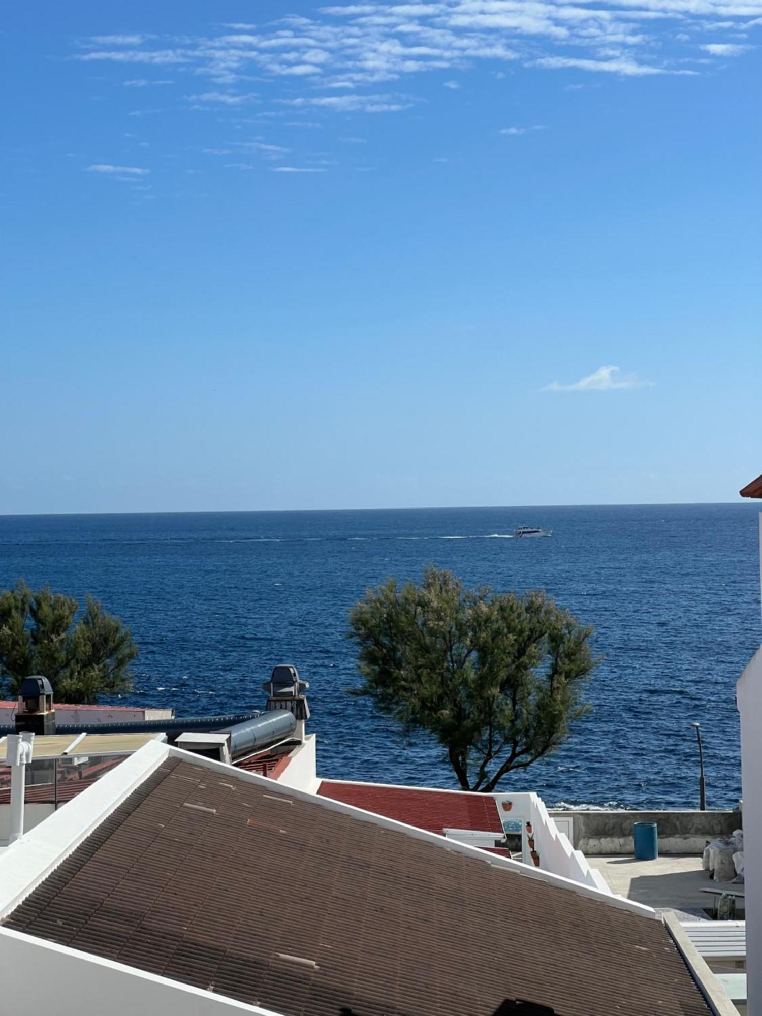 Casa A 2 Minutos A Pe De Piscina Natural Ponta Delgada Eksteriør billede